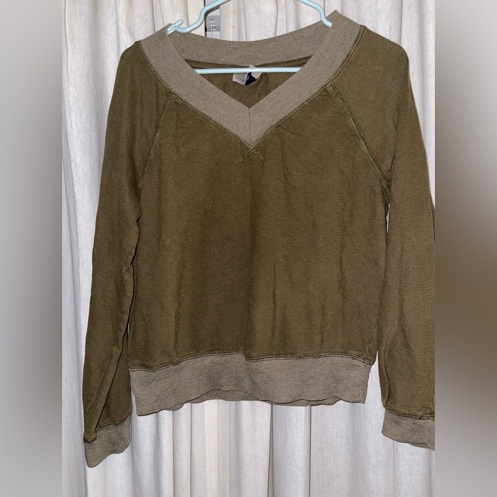 Green V-Neck Universal Thread Sweater Size S